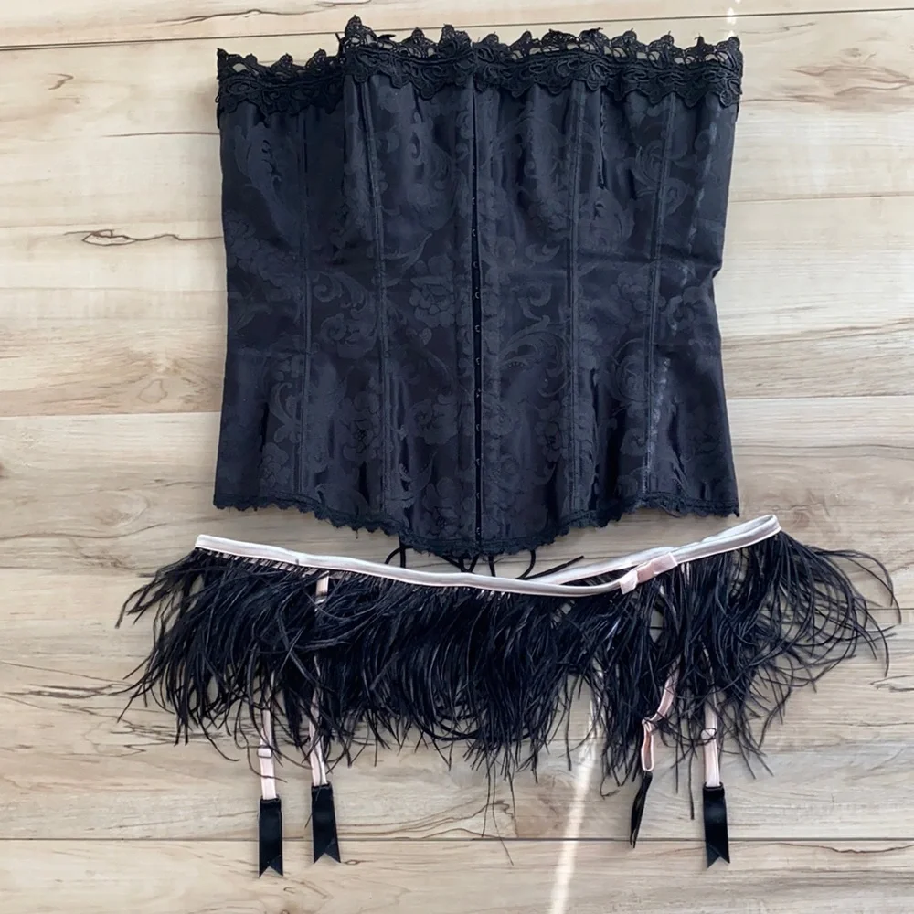 Fredericks of Hollywood Black Corset w/ Feather Belt - Picture 1 of 9